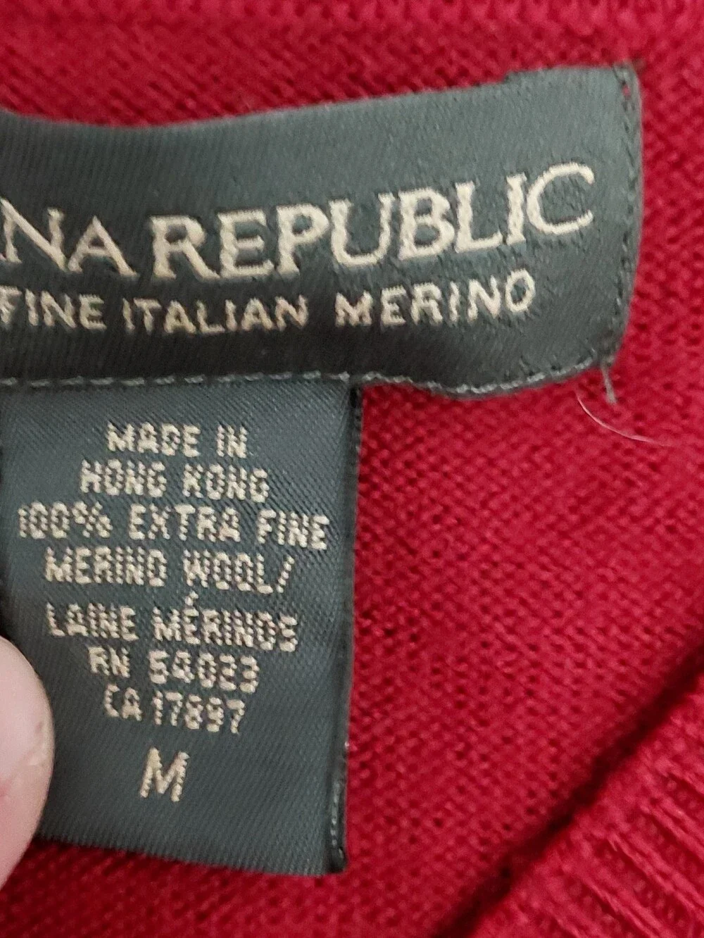 Banana Republic Men’s M Red Extra Fine Merino Wool V-Neck Sweater CC